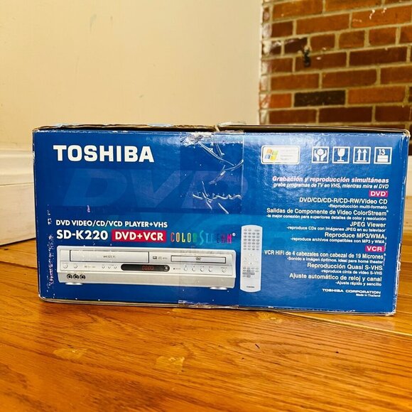 Brand NEW Toshiba SD-K220  DVD Video/CD/VCR Player  + VHS Combo in box w Remote - Picture 3 of 16